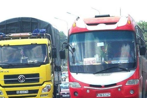 Vượt xe ô tô phía trước sao cho an toàn và đúng cách nhất