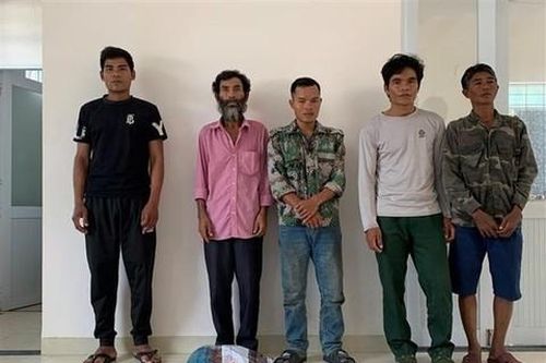 Bắt giữ nhóm đối tượng tàng trữ 1 khẩu súng AR15 và 4 súng hơi