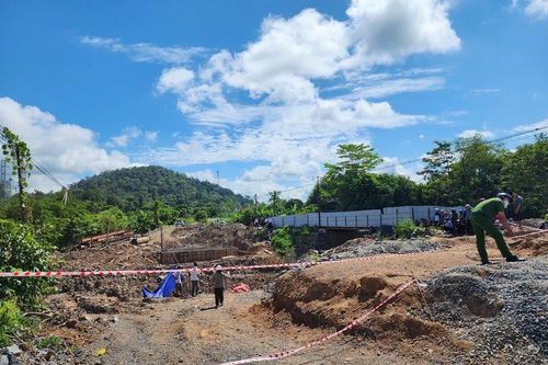 Phát hiện thanh niên tử vong dưới trụ cầu đang thi công