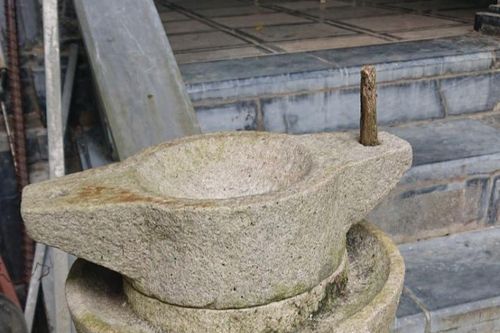 Chiếc cối đá xay bột đổ bánh xèo, miền ký ức về ngoại tôi