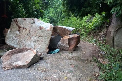 Khẩn trương khắc phục hậu quả sạt lở đá ở núi Ba Thê, An Giang