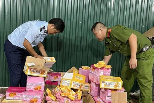 Hà Nội: Tạm giữ hơn 4.500 chiếc bánh trung thu nhập lậu