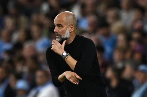 HLV Pep Guardiola lên bàn mổ khẩn cấp