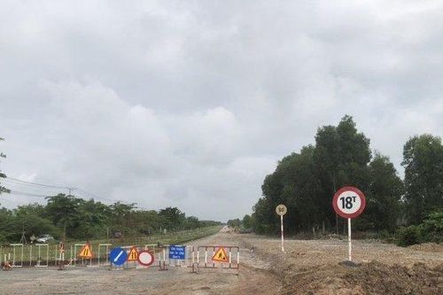 Đồng Nai: Sạt lở quanh hồ chứa nước Hang Nai