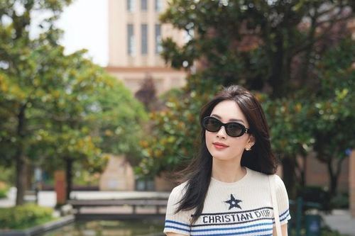 Hoa hậu Đặng Thu Thảo bị nhắc nhở một điều khi diện set đồ hiệu