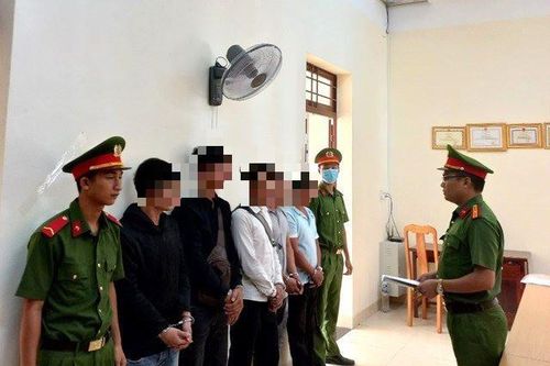 Dùng hung khí đập phá xe chở tôm, nhóm thanh niên bị bắt