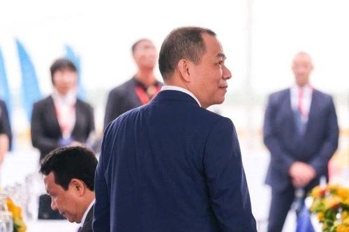 Thứ hạng ông Phạm Nhật Vượng giảm dù cổ phiếu VinFast lập đỉnh mới