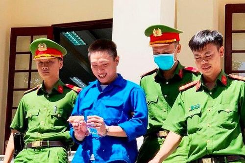 Lãnh án chung thân vì vận chuyển gần 1kg ma túy