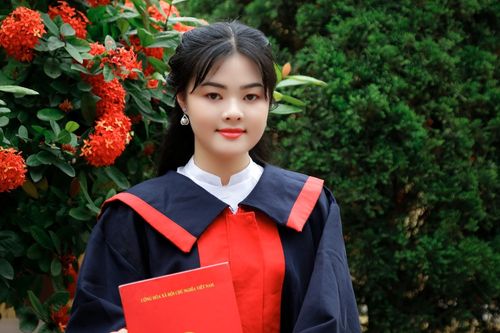 Thủ khoa toàn quốc khối D01 'chốt' trường đại học nào?