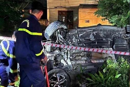 Hải Phòng: Ô tô lao qua đường sắt, 9 người phải cấp cứu