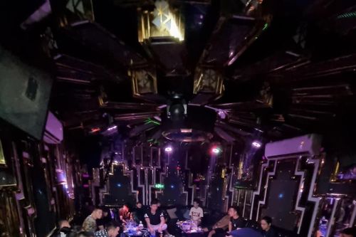 Bắt quả tang nhóm 'nam thanh nữ tú' bay lắc trong quán karaoke