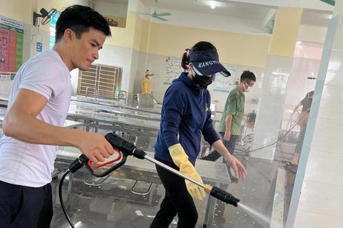 Trường học Hà Nội tất bật tổng vệ sinh sẵn sàng vào năm học mới