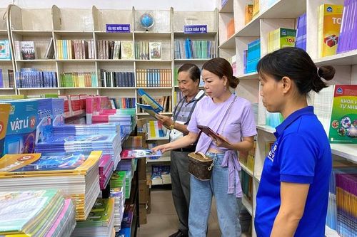 Nhộn nhịp thị trường đồ dùng học tập