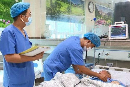 Kỳ tích: Bệnh viện huyện cứu cụ ông 93 tuổi tai biến nguy kịch
