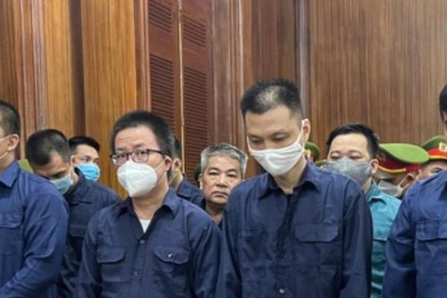 Tất cả 13 cựu cảnh sát nhận tiền 'chung chi' lãnh án tù giam