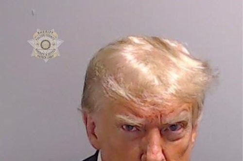 Vì sao ảnh chụp mugshot là một chiến thắng lớn cho ông Trump?