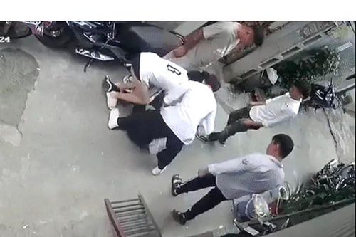 Xác minh nhóm 5 người, gồm cô giáo mầm non hành hung nam sinh lớp 9