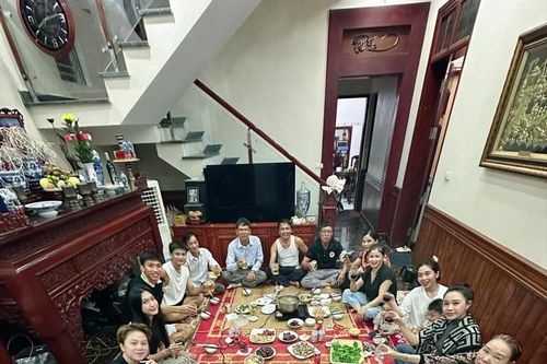 Gia đình Quang Hải, Văn Hậu tụ tập liên hoan, Văn Đức đưa con về quê ăn Rằm tháng 7