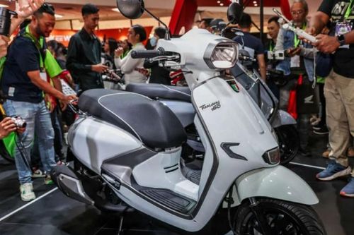 Xe ga mới rẻ hơn Air BLade, xịn hơn SH có thiết kế tuyệt đẹp, cực hợp với chị em văn phòng