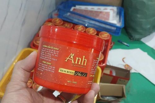 Hàng trăm hũ kem body 'made in Việt Nam' không đủ điều kiện lưu thông 'suýt' đến tay người tiêu dùng