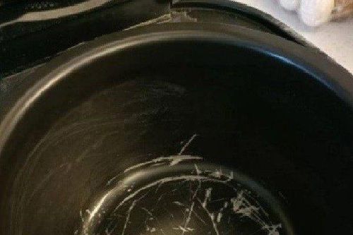 Dùng nồi cơm điện bong lớp chống dính có độc hại, gây ung thư không?