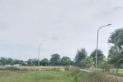 Dự án nhà ở biệt thự chậm tiến độ 10 năm, 'mượn' đường dân sinh làm hỏng gây bức xúc