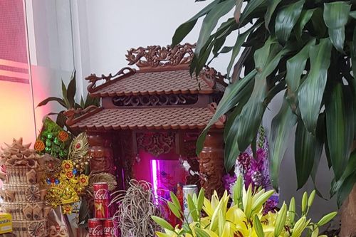 Nghĩ về những ban thờ Thần Tài