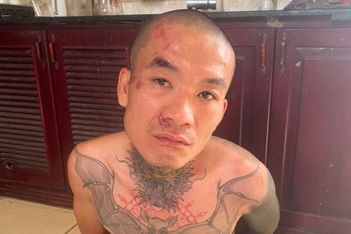 Hú vía đối tượng 'ngáo đá' cầm dao dọa chém người đi đường