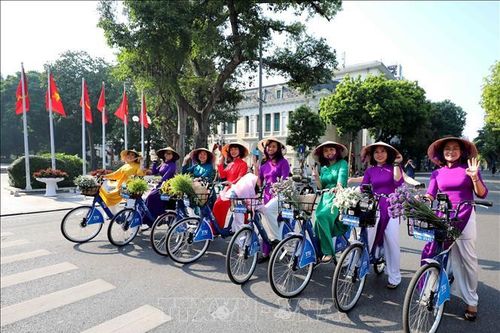 Áo dài kết nối du lịch và di sản Hà Nội