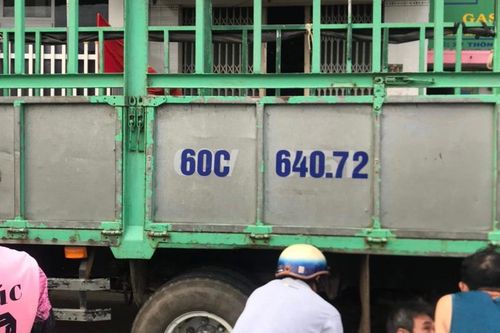 Xe máy tông đuôi xe tải trên Quốc lộ 1, đôi nam nữ tử vong thương tâm