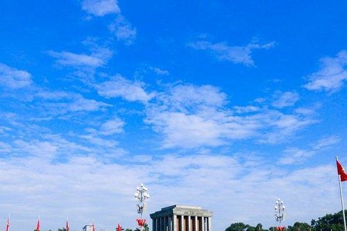 Hà Nội: Các di tích, công viên tấp nập người dân tới vui chơi