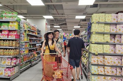 Lễ 2-9: Hàng hóa dồi dào, sức mua tăng nhẹ