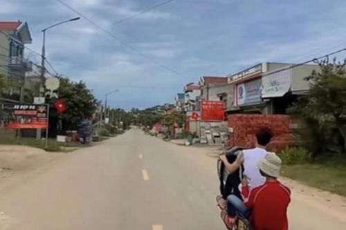 Đi xe máy bốc đầu, 4 thanh niên bị xử phạt