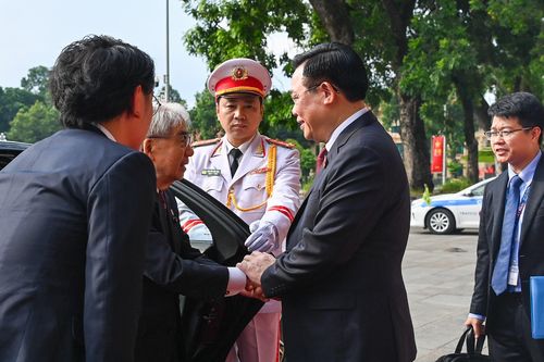 Chủ tịch Quốc hội Vương Đình Huệ hội đàm với Chủ tịch Thượng viện Nhật Bản