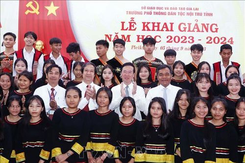 Chủ tịch nước dự Lễ khai giảng năm học mới tại Trường PTDT nội trú tỉnh Gia Lai