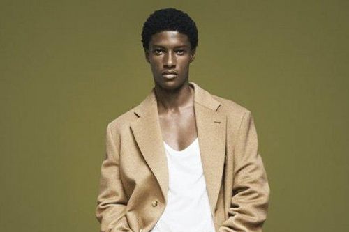 Chiến dịch Thu Đông 2023 của Gucci gợi lại kỷ nguyên Tom Ford