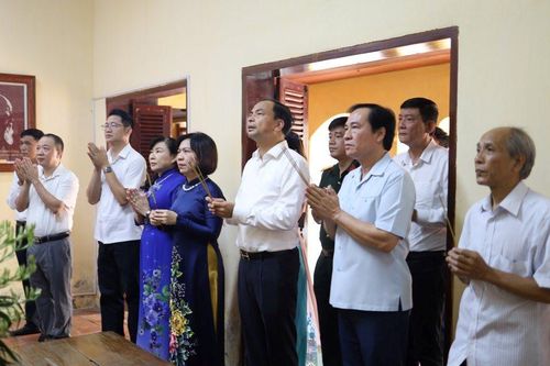 Quận Tây Hồ: Dâng hương tưởng niệm Chủ tịch Hồ Chí Minh tại di tích nhà cụ Nguyễn Thị An