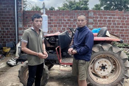 Anh em hợp lực trộm máy cày
