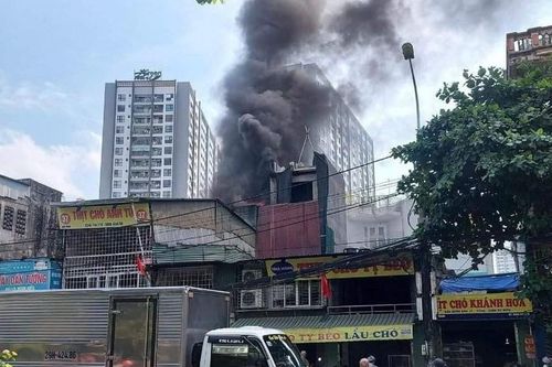 Kịp thời dập tắt đám cháy tại ngôi nhà 3 tầng ở quận Hoàng Mai