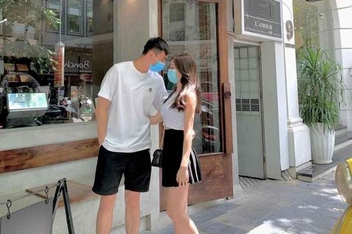 Thủ môn U23 Việt Nam và mối tình ngọt ngào với bạn gái hơn tuổi