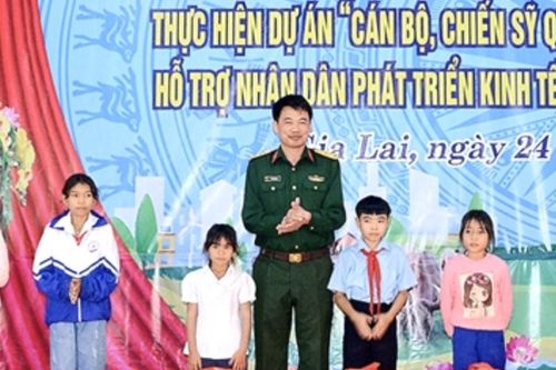 Công ty 72 (Binh đoàn 15): Tiếp sức giấc mơ đến trường của học sinh nghèo nơi biên giới