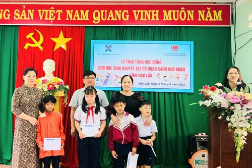 Tiếp sức cho học sinh khuyết tật đến trường