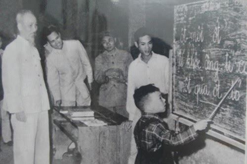 Tinh thần cùng tiến từ bình dân học vụ