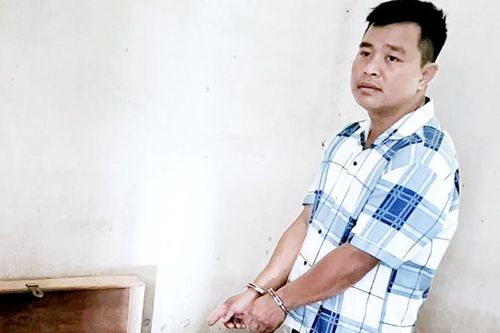 Không mở được mật khẩu chiếc điện thoại vừa trộm, gã trai ném thẳng xuống sông