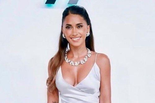 Vợ Messi diện trễ nải dự sự kiện, siêu sao bóng đá liền có hành động bày tỏ si tình