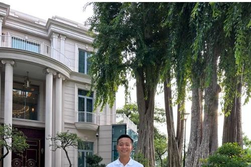 Quang Linh Vlog khoe chốt căn biệt thự nguy nga, dân tình đoán khối tài sản khổng lồ ở tuổi 26