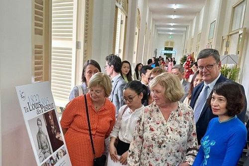 TP Hồ Chí Minh: Triển lãm ảnh về cuộc đời nhà khoa học lỗi lạc Louis Pasteur