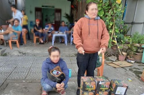 Điểm tin Chống buôn lậu ngày 12/9: Bắt người vận chuyển pháo lậu và tạm giữ hàng nghìn đèn trung thu
