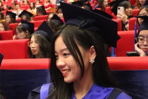 Chùm ảnh lễ tốt nghiệp FTU: Vừa xinh vừa giỏi, chỉ có thể là nữ sinh Ngoại thương!