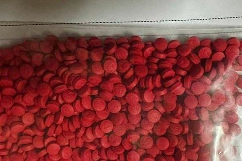 Khám xét nơi ở của đối tượng, công an phát hiện hàng trăm viên ma túy